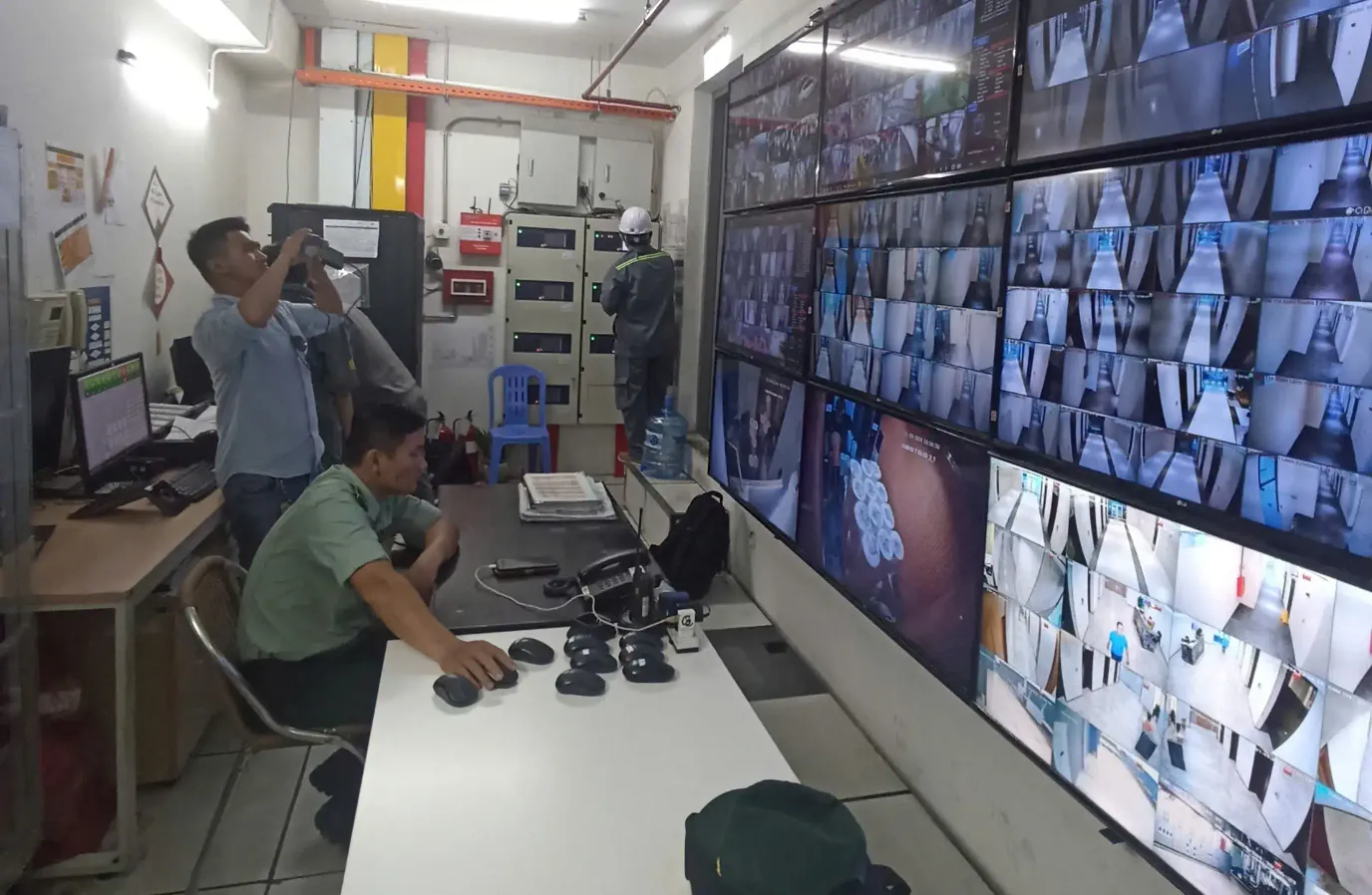 fire-alarm-monitoring-control-center-real-time-cctv-surveillance-emergency-response-fire-safety-monitoring-system